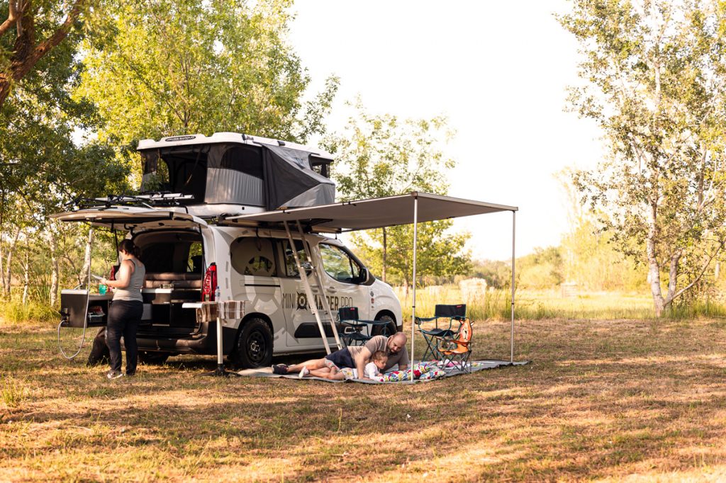 Camperizacion de furgonetas mini camper 1024x682 - Descubre el kit mini camper ideal para ti