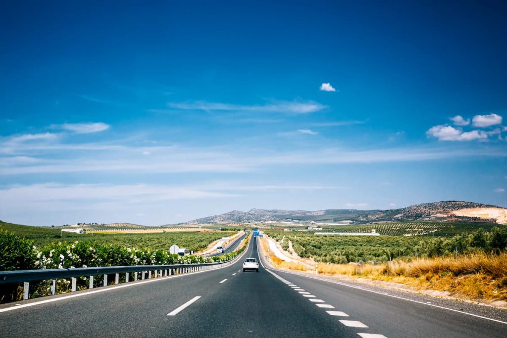 Carretera andalucia 1024x683 - Recomendaciones para un buen road trip por Andalucía