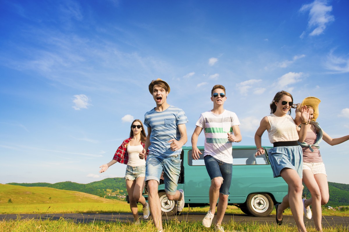 graphicstock young hipster friends on road trip on a summers day BCOIEppZb - Blog