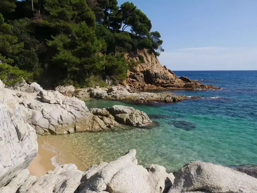 top 13 mejores playas nudistas en cataluna Costa Brava mini camper pro - Top 13 mejores playas nudistas en Cataluña