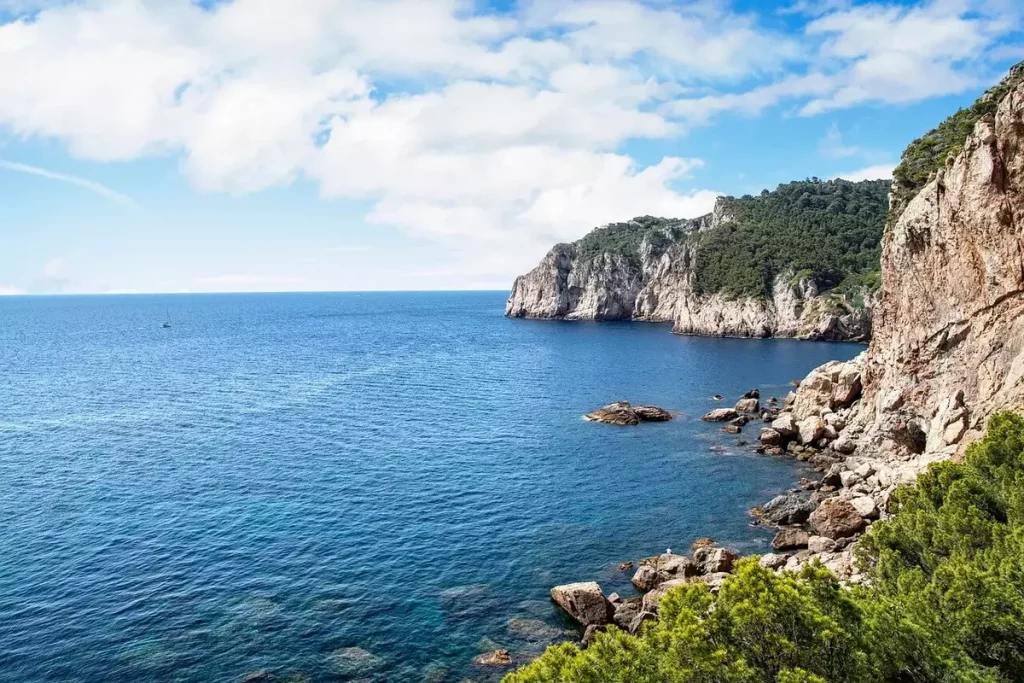 top 13 mejores playas nudistas en cataluña mini camper pro